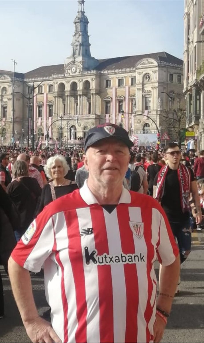agrupacion_athl's tweet photo. Desde la agrupación de Peñas del Athletic Club lamentamos el fallecimiento de nuestro compañero Gerardo Flores, desde aquí queremos dar un abrazo muy fuerte a sus familiares y amigos de todo corazón https://t.co/eqzJysDRuB