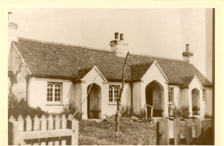 #FlashbackFriday! Here’s a lovely old photo of the old almshouses, Coppice Row in Theydon Bois, taken in the 1920s. They are now private individual cottages. #FlashbackFriday #TheydonBois #almshouses