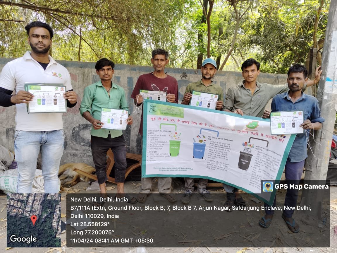 MCD South Zone, SSIPL-IEC-Team under the guidance of @DCSOUTHZONE organized organized an training session for the Waste collector of the Vehicles at Arjun Nagar Village Safdarjung Enclave, Green Park. @LtGovDelhi @GyaneshBharti1