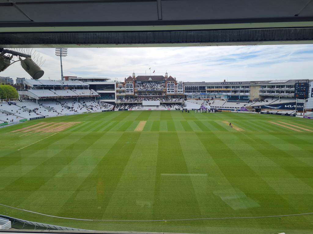All set here at The Oval for the clash between Surrey and Somerset. Tune into @BBCLondonSport @bbcsomerset and @bbcbristolsport with @antgib and @butcher_roland.