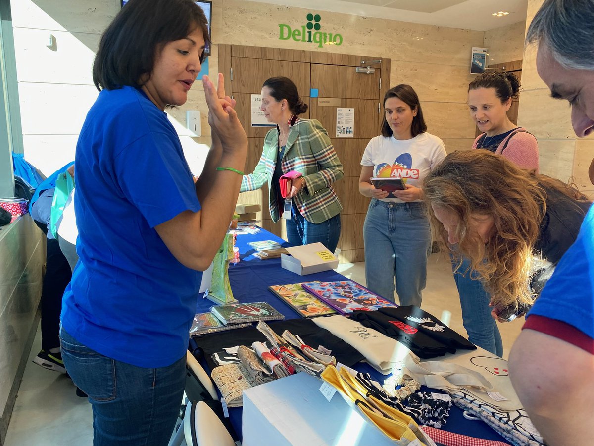 Hoy estamos encantados de recibir en nuestra sede central en Madrid el mercadillo #solidario de @fande_oficial 💙🙌 #FundaciónSacyr #SomosSacyr