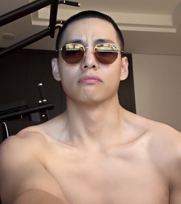 Taehyungimpact's tweet image. Front view                               Back view