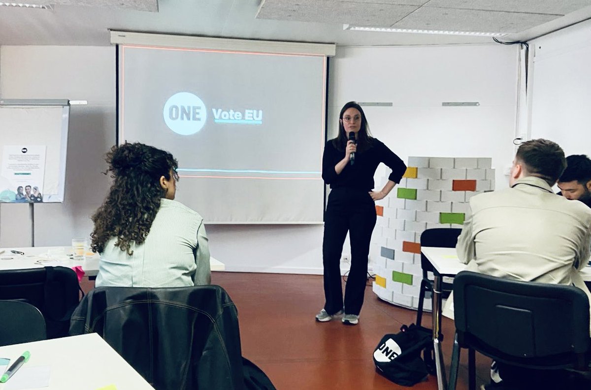 🤩 🚀 We’re kickstarting the day with an introduction to @ONECampaign with EU Director @emilywigens. A 🧵on who we are, and our key ingredients for impact 🥣… 1/