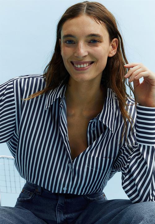 Shop the classic ladies' pinstripe shirt for just R349. Available in 4 colours. #HMSouthAfrica