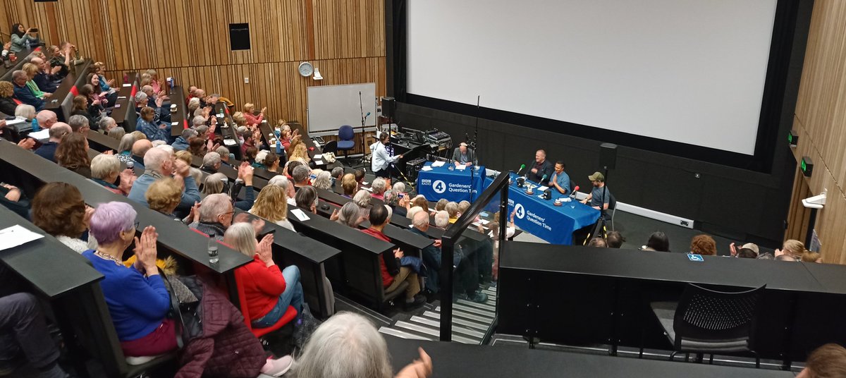 It is Today! Catch @BBCGQT (3pm, repeated Sunday) from @GardenHarris @UniofReading & you might hear @BotanyRNG & @drmgoeswild asking questions of the plantastic panel @plantmadman @JulietSargeant & @Botanygeek expertly chaired by @PeterGWeather bbc.co.uk/programmes/m00…