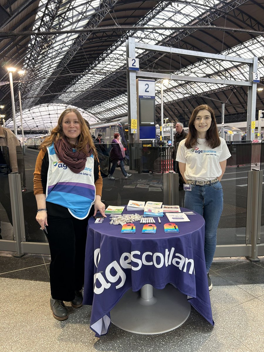 CommRailGeekery's tweet image. Off to Aberdeen to do some collecting with @agescotland, @ScotRail’s new Charity Partners. At Glasgow Queen St I met these two lovely people who are doing the same there. Look out for us collecting at 7 of our 8 cities today! Will see if I see folk at Stirling, Perth or Dundee!