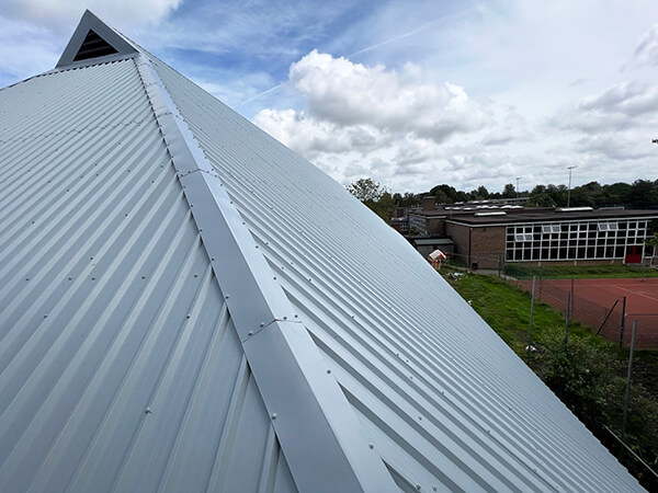 Detailed #roof investigations from @Garland_UK have helped The Romsey School secure CIF funding that has transformed the roof of its sports hall, keeping it #watertight & warm for years to come. Read about the project here 👉 roofingtoday.co.uk/metal-clad-tra… #roofing #metalroofs