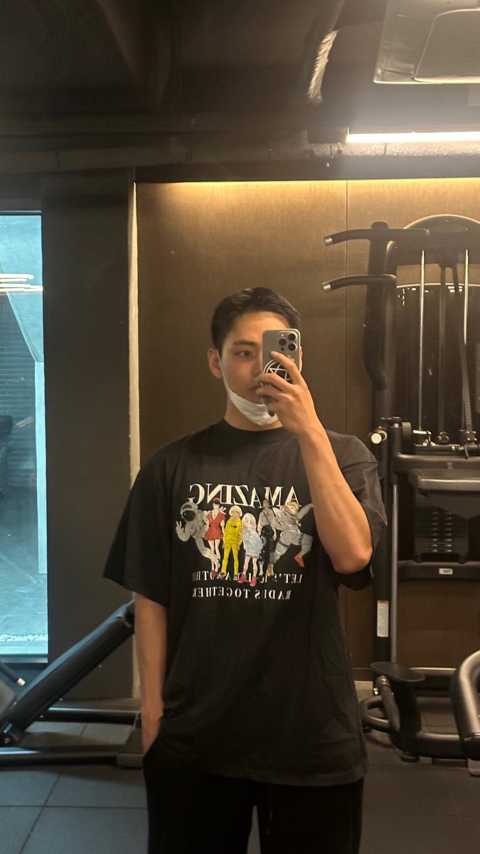 babiteas's tweet photo. Oh god he looks so damn fine 🥹🫠 https://t.co/bLZuL5wRkQ