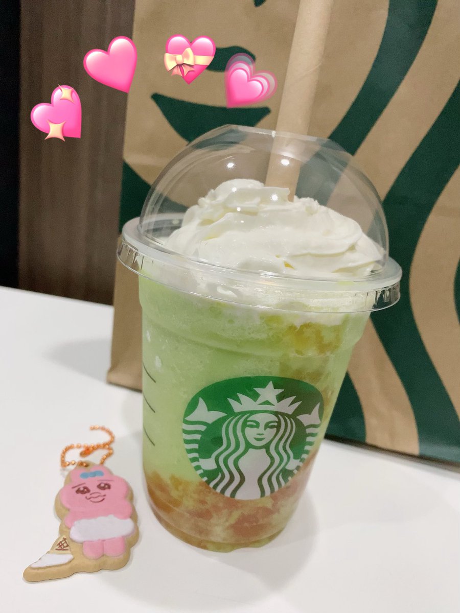 yuuna_labo's tweet photo. なんでもない日のプレゼント嬉しい🥰

そしてメロンフラペチーノ美味しすぎた🍈💖
メロン好きなのであと3回は飲みたい❤︎ https://t.co/TsvTXuIQum