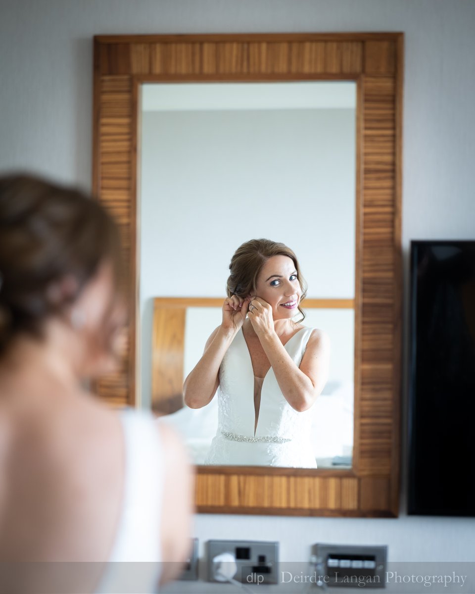 👰‍♀️Doing those all important final touches!💎💅💄

#salthillhotelwedding #weddingphotography
#galwayweddingphotographers #bridetobe2024 #weddingphotography
#bride #groom #weddingday
#deirdrelanganphotography #galway
#bridetobe #engaged #bridalphotography
#yourdayyourway