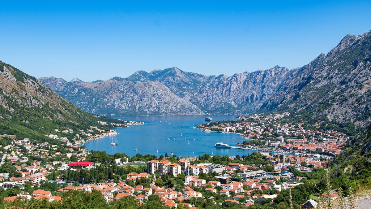 Ukraine and Montenegro have agreed on a 'transport visa-free zone' for cargo transportation This was announced by Ukrainian Minister of Community Development, Territories and Infrastructure Oleksandr Kubrakov. The decision will come into force on June 1, 2024.