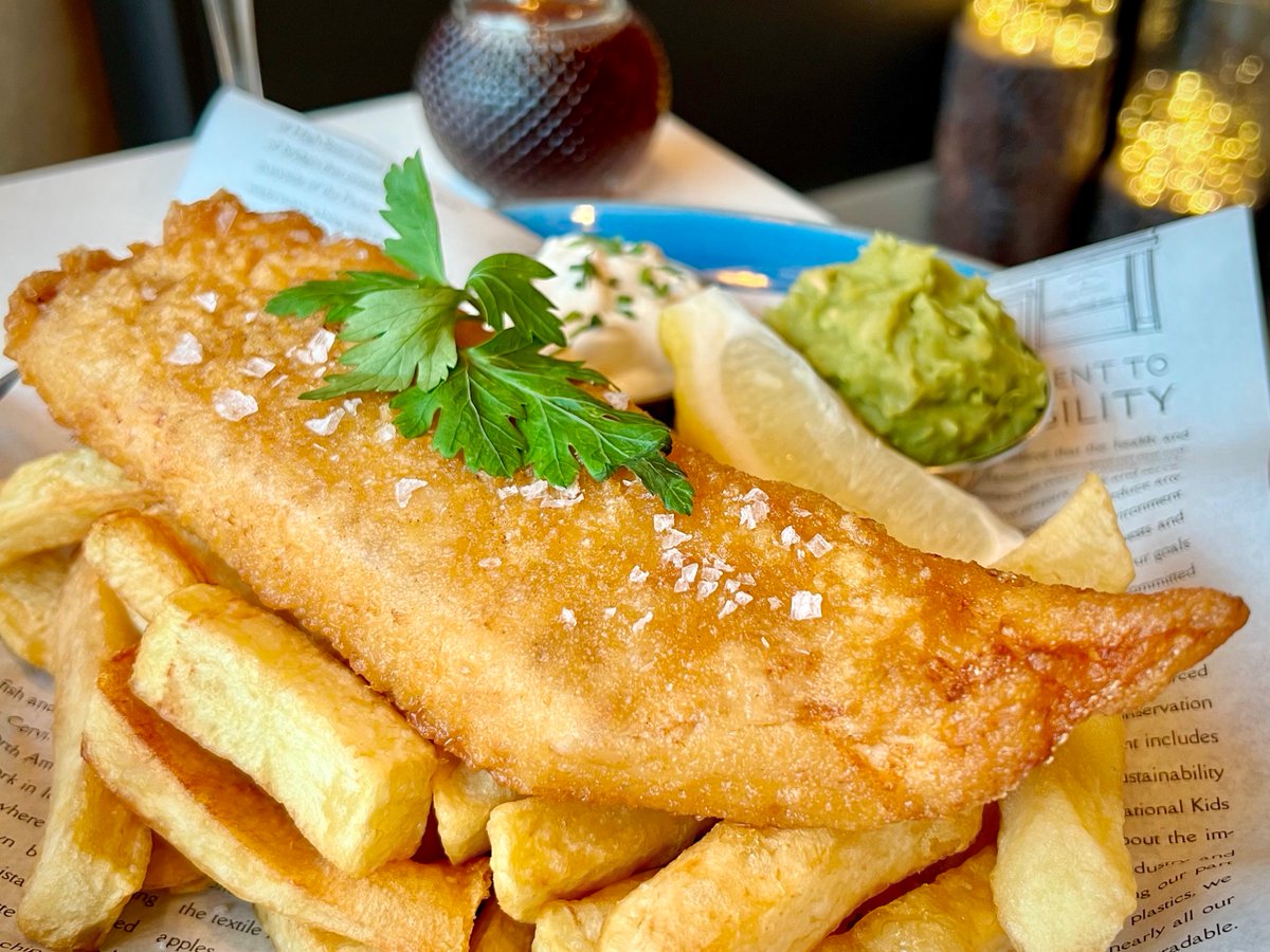 Join us in celebrating our recent win at the Irish Restaurant Awards 🍽🏆 with tempura battered @MSCintheUK sustainably sourced haddock 🐟 & fresh homemade chips 😋 peeled & cut in-house by our team everyday 🥔🍟 #sustainableseafood