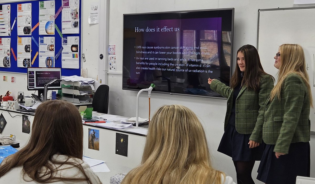 Year 10 physicists teaching their peers about the uses and dangers of UV radiation 🌞 👩‍🔬 #inspiringsubjectpassion #nurturingpotential #thetranbyway