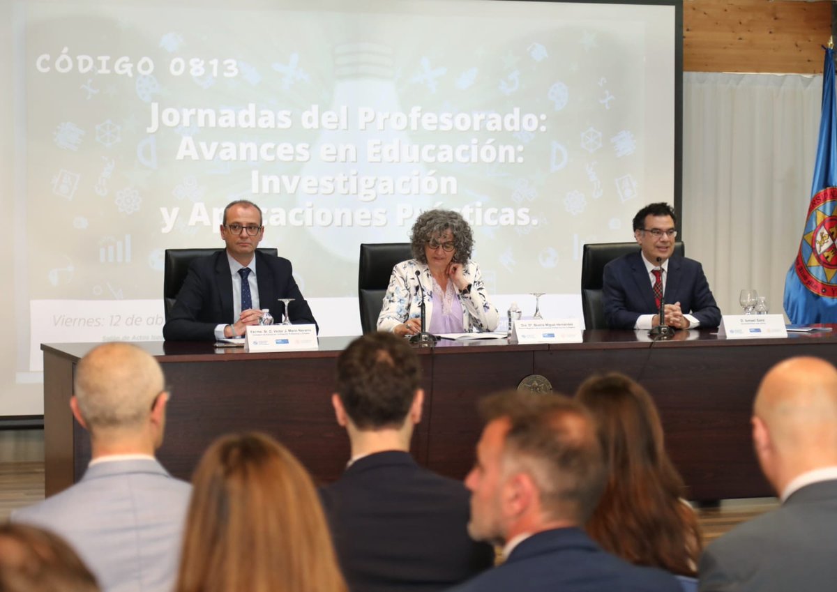 Educación aplicará el análisis econométrico para enriquecer el diseño de iniciativas que promuevan el éxito escolar en la #RegióndeMurcia

📸<a href="/VictorMarinNav/">Víctor Marín Navarro</a> inaugura la jornada que reúne por primera vez a los máximos referentes internacionales en avances educativos y a la que