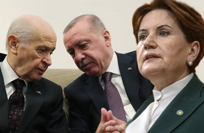 Akşener ve İYİ Parti... Erdoğan ve Bahçeli'nin 'partin başında kal' çağrısından sonra Akşener genel başkan olursa, 'iktidarın kontrolünde' algısı toplumda yerleşecek. Kalmazsa İyi Parti dağılacak... Erdoğan ve Bahçeli, Akşener ve İYİ partiye iyilik değil resmen tuzak kurdular‼️