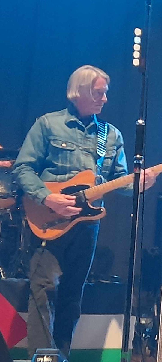 Fantastic gig - Paul Weller, Sheffield City Hall. A mix of new & old. Lovely to hear old Council faves (in a venue I saw them 3 times). Huge highlight for me was Rockets, On top form & fantastic musicianship from all of the incredibly talented band. @PaulWellerNews @JemMilner