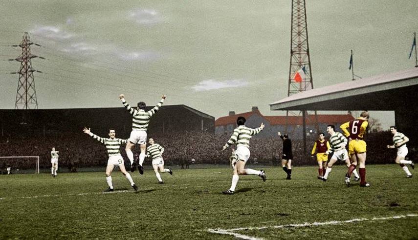 ON THIS DAY 12th APRIL 1967 Celtic 3-1 Dukla Prague - European Cup S/F 1st leg Goals - Johnstone (27), Wallace (59, 65) The fans roared their approval at the end and Stein was happy with a two goal lead but made it clear it would be a hard match in the return game in Prague.☘️☘️