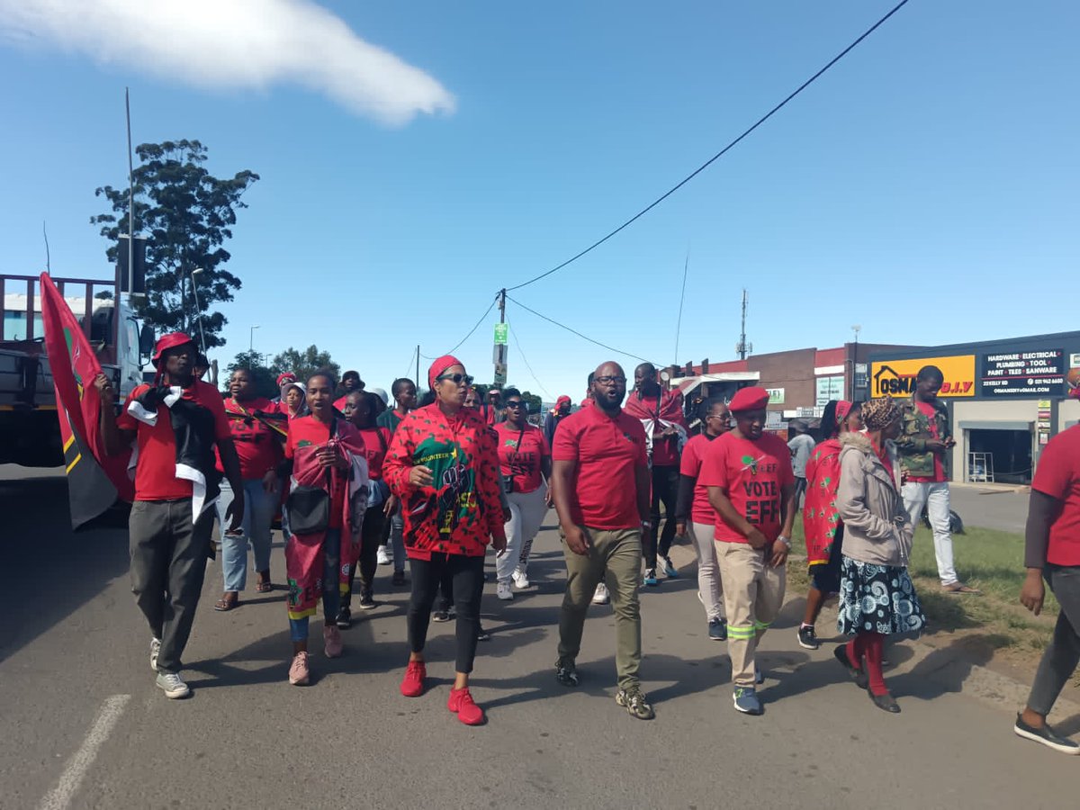 Ethekwini_EFF's tweet photo. 🔻In Pictures🔻

EFF Outerwest Subregion fighters visited Khanyitex company after workers reported that they are being exploited. 

We will make sure that no worker is treated unfairly.

#VoteEFF2024 https://t.co/UXWtY6oyHT