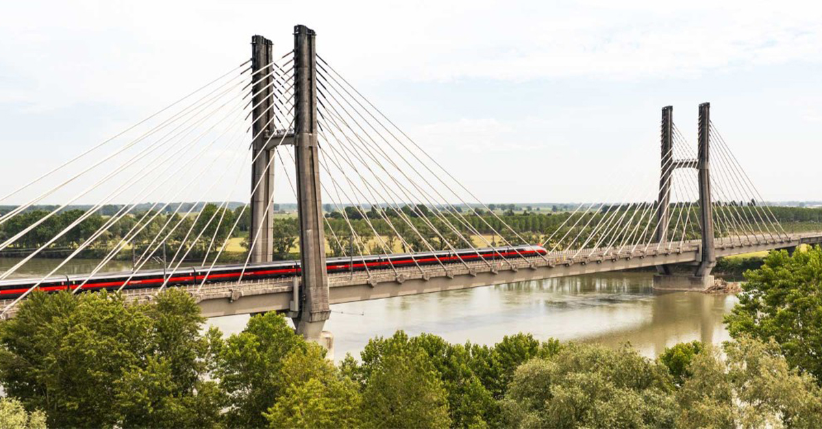 🌐 «La rete di trasporto deve essere il più possibile integrata, non più in concorrenza tra i vari mezzi. Perciò è importante programmare le opere in maniera unica». Così il nostro AD Luigi Ferraris in un convegno organizzato durante il G7 dei Trasporti
✏️ tinyurl.com/2c4d7ek2