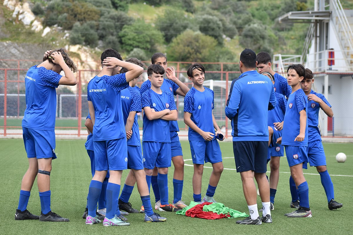 Altınordu Futbol Akademisi (ALFA) U14 Takımımız, pazar günü deplasmanda Beşiktaş ile oynayacağı karşılaşmanın hazırlıklarına devam ediyor. #TürkiyeninAltınordusu #TheTalentFactory #İyiBireyİyiVatandaşİyiFutbolcu #YereldenEvrensele