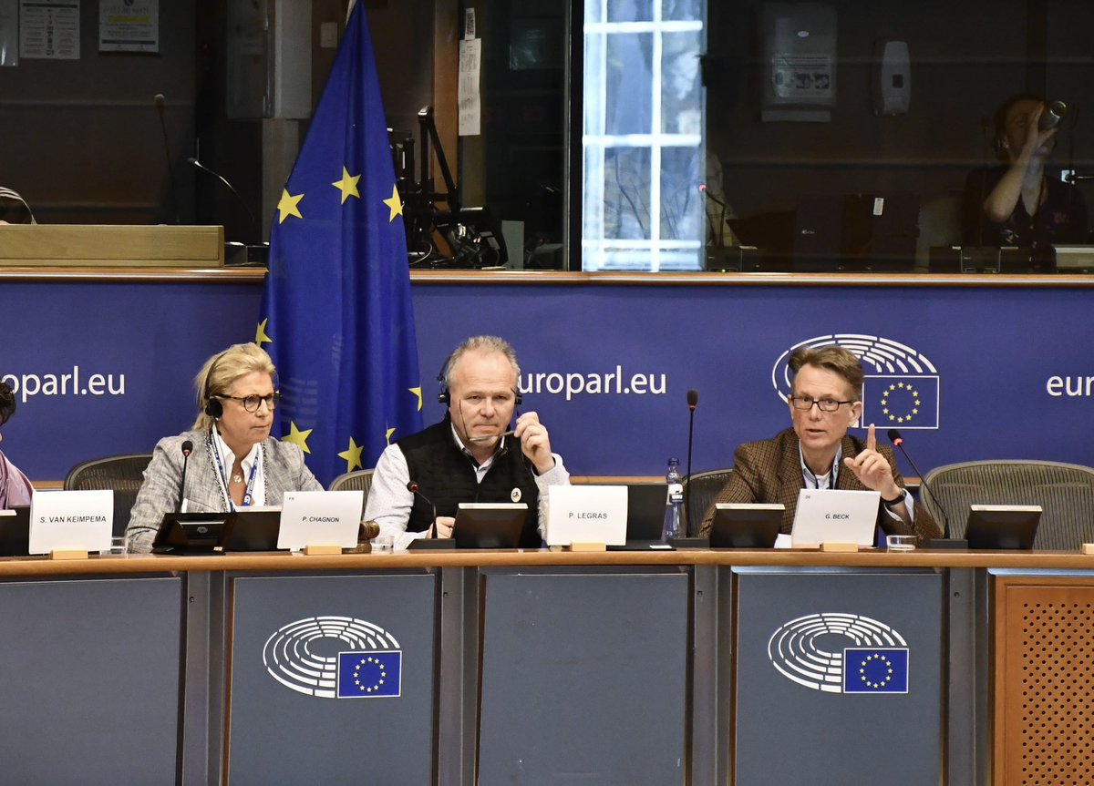 7/7 La Conférence sur l’avenir de la #agriculture s’est aussi déroulée grâce aux contributions et la présence de nombreux députés européens, collègues français, flamands, autrichiens, allemands, néerlandais, espagnols … venus écouter et échanger avec les #agriculteurs. Merci 🙏