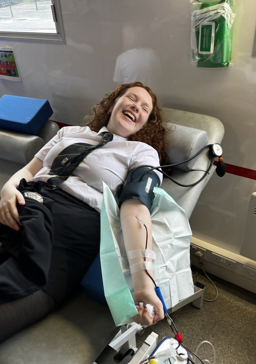 🩸Lots of smiles as our sixth form students and staff support @WelshBlood service today @BryntirionComp 😁