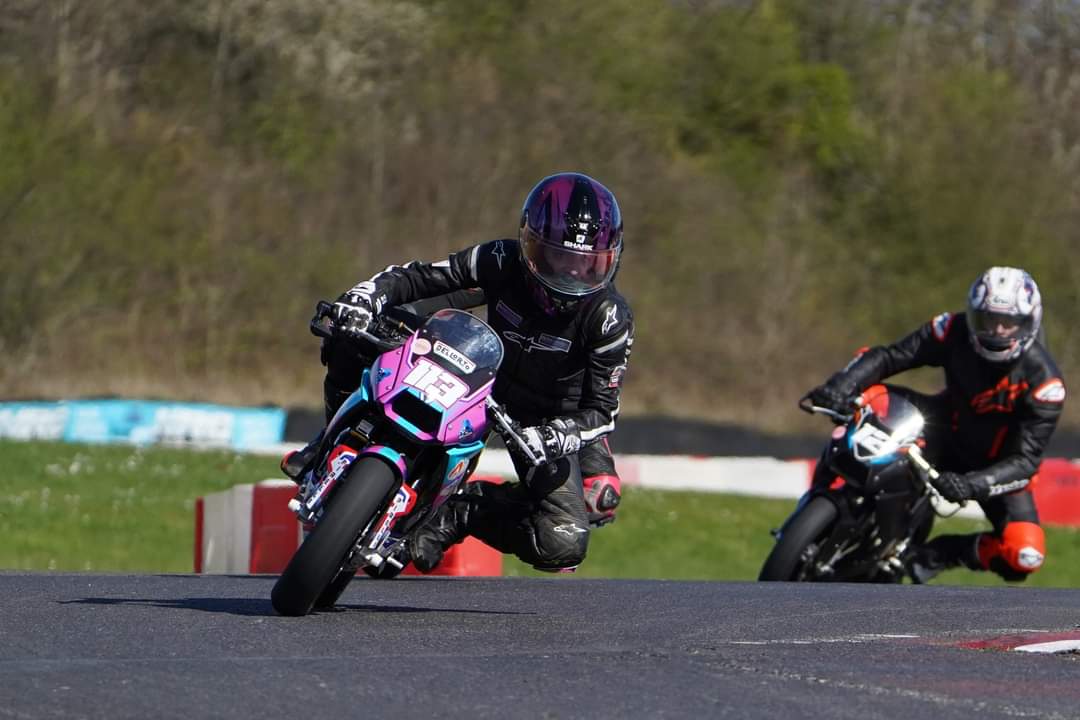 FIM MiniGP UK 190cc 

#16 Sidney Marshall
#46 Izzy Carter 
#83 Arnie Carr
#113 Annabelle McCarthy 

📸 BMB Snap Shots

#MotoGP #MiniGP #Ohvale #RoadtoMotoGP