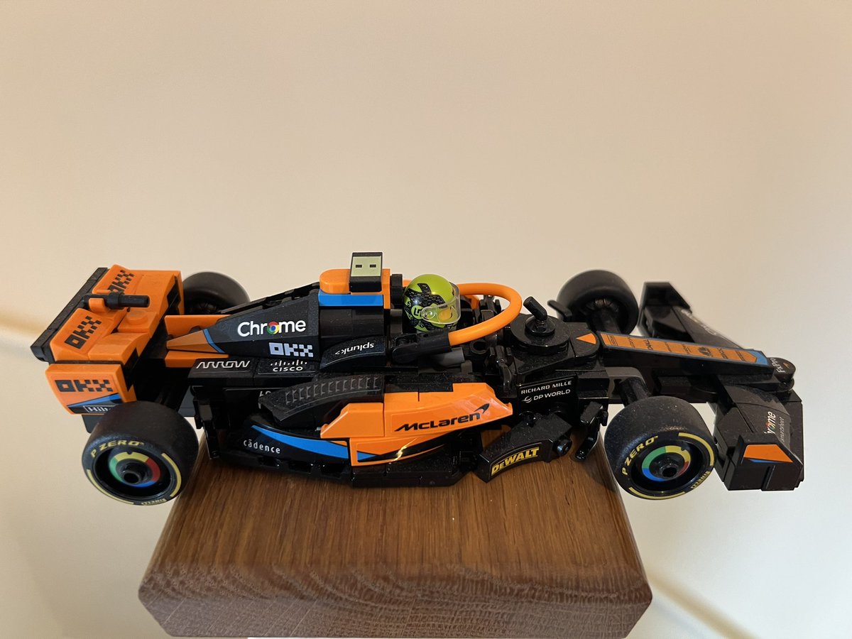 My new @LEGO_Group @LandoNorris Minifigure in his @McLarenF1 MCL60 🏎️🧱🧡💚🖤 #FansLikeNoOther