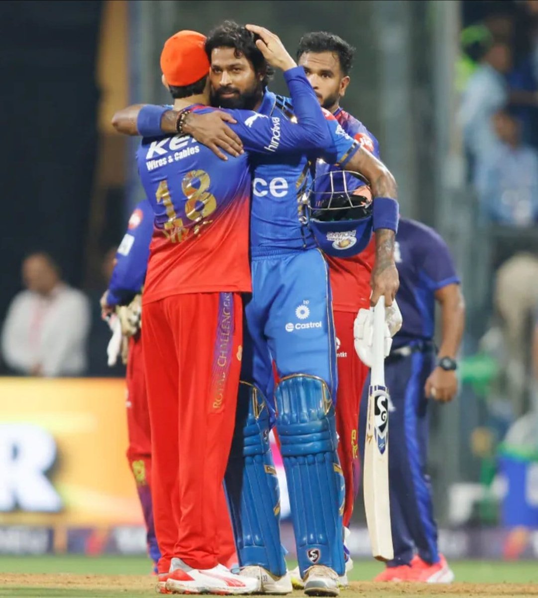 What a lovely moment between Virat Kohli & Hardik Pandya. Kohli told the crowd to refrain from booing Hardik when the entire crowd had turned up against him ♥️ #IPL2024