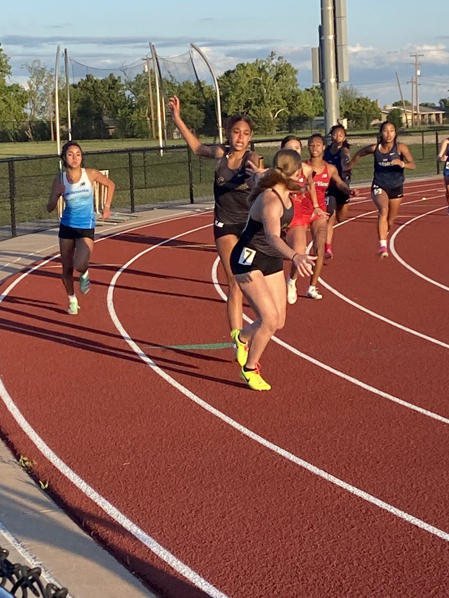 J_shuttles32's tweet photo. Proud of all of our Basketball girls who competed in Track this season, but extra proud of the 5 who qualified for &amp; competed at the Area Track Meet on Wednesday! Great job Lola, Lauren, Aliyah, Kayla, &amp; Alina!! https://t.co/6BaOVgvY0O