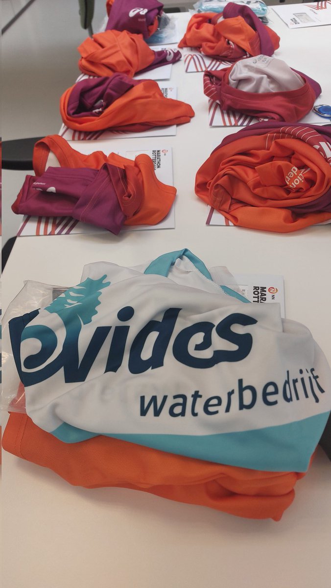 De startnummers voor de collega's van <a href="/EvidesWaterbedr/">Evides Waterbedrijf</a> liggen klaar voor zondag.
Op naar de Coolsingel!
#deMooiste #RotterdamMarathon #RotterdamKwartMarathon