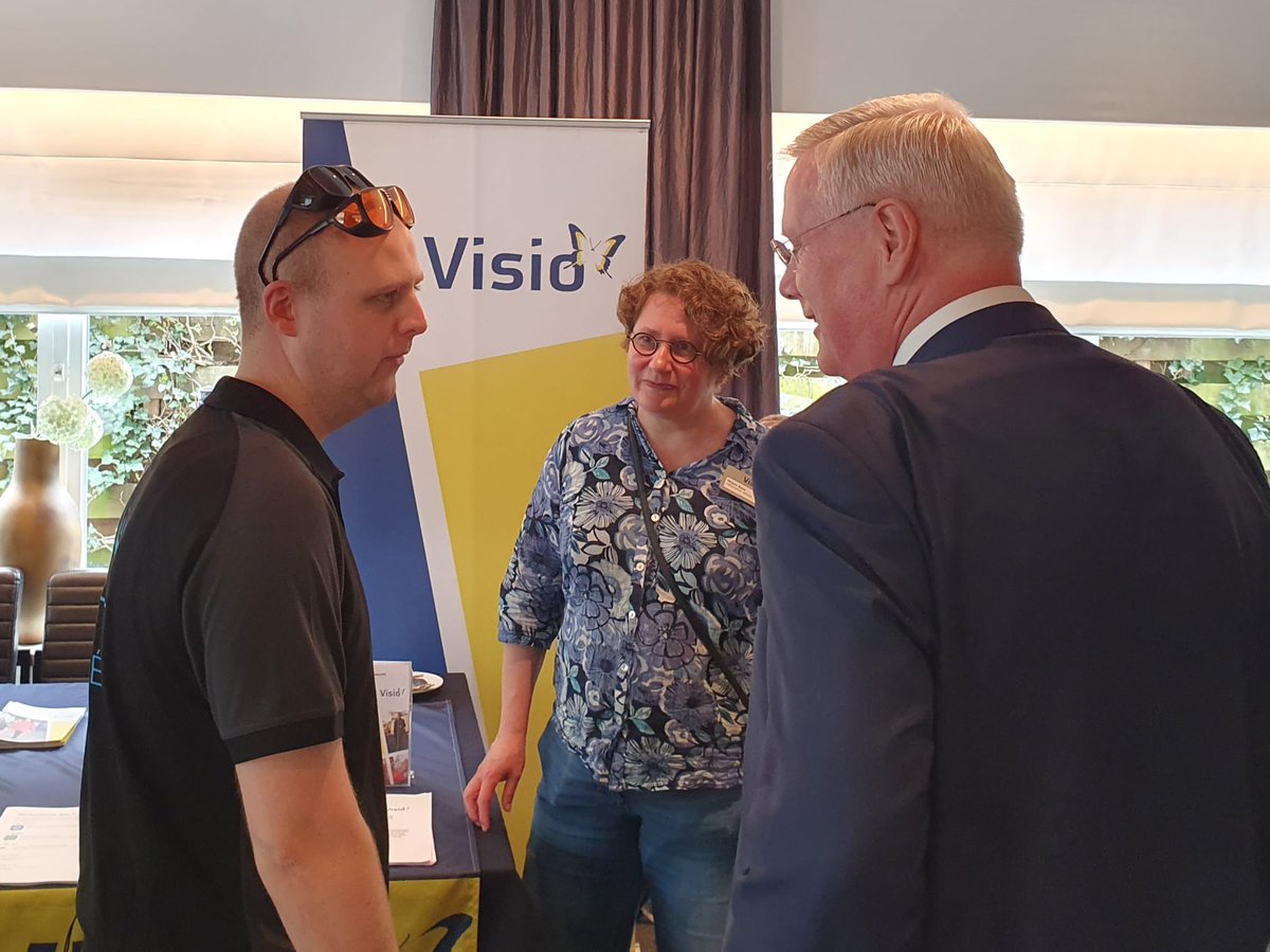 De eerste Overijsselse OOGDAG, vandaag in <a href="/GemWierden/">Gemeente Wierden</a> Een prachtige dag vol informatie, inspiratie en ontmoeting voor mensen met een visuele beperking en hun naasten. Indrukwekkende gesprekken over het leven met deze beperking met o.a. een raadslid, ambtenaar en beroepsmusicus.