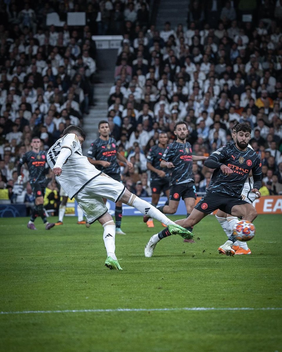 theMadridZone's tweet image. 🚨𝐎𝐅𝐅𝐈𝐂𝐈𝐀𝐋: Fede Valverde wins Champions League goal of the week.