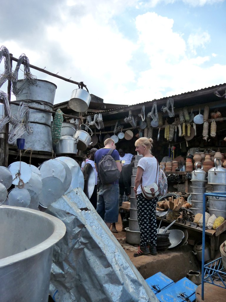 #365DaysOfFieldwork: The local market in Masaka, Uganda, never disappoints! We've found the perfect kettle for our medicinal soap production workshop. And the most fun part? Negotiating in Luganda! #fieldwork #medicinalsoap #Uganda #INPST