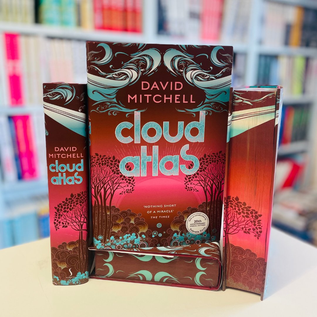 📦Packing Room Pick📦 Celebrating 20 years of David Mitchell's Cloud Atlas is this spectacular signed Collector's Edition, which would complement any bookshelf! Read more and get your copy: bit.ly/4aVrfDX