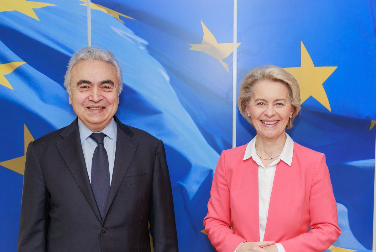 « L'Europe a repris son destin énergétique en main » Lire la tribune de la présidente @vonderleyen et de @fbirol, directeur exécutif de l’agence internationale de l’énergie ec.europa.eu/commission/pre…