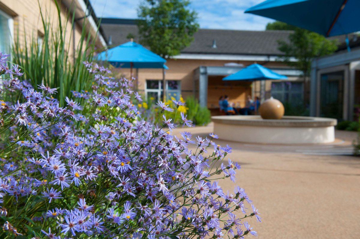 Horatio's Garden Scotland, based at the spinal centre in Queen Elizabeth University Hospital, Glasgow @NHSGGC, is open for private tours this Monday 15 April! To book your space to visit this horticultural haven, click here ow.ly/sItm50ReQIg