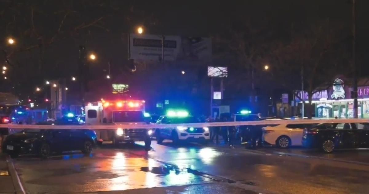 2 men injured in drive-by shooting on Chicago's West Side cbsnews.com/chicago/news/p…