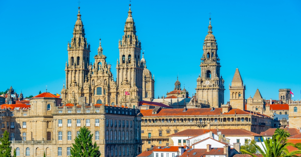 #Galicia's cities are ideal for urban adventure,😍blending natural & historic wonders with lesser-known spots!❤️

Explore the breathtaking Cathedral of Santiago de Compostela in Praza do Obradoiro.✨

👉 tinyurl.com/8rkmytxd 

#VisitSpain #SpainUrban #SpainCities