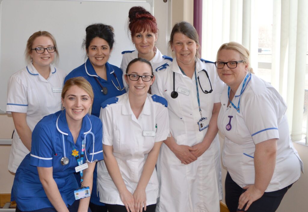 The team at @DBH_NHSFT are recruiting newly qualified nurses! Posts are available across a range of clinical areas. Find out more about this great opportunity➡️ dbth.nhs.uk/news/we-are-re… #WeAreTheNHS