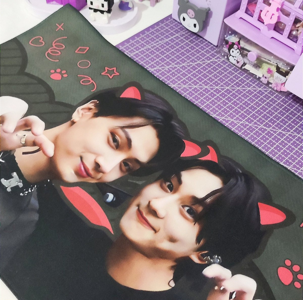 wts lfb ph meowz red and black cheering kit • 550 php (bought for 750) can lower if payo • used only during manilafesto • flexi dop reply or dm to claim t. enhypen enha jay jungwon jaywon slogan