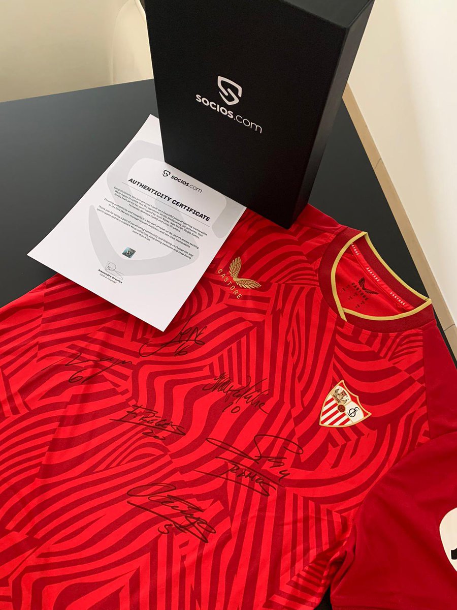 #RWA 

Real world assets come in many forms: owning part of a Rolex, an apartment, etc. and also sports memorabilia. 

Thanks to @socios I was able to purchase this amazing sports memorabilia with my loyalty points SSU❤️🤍

#SportFi powered by @Chiliz 🌶️
#BeMoreThanAFan $SEVILLA