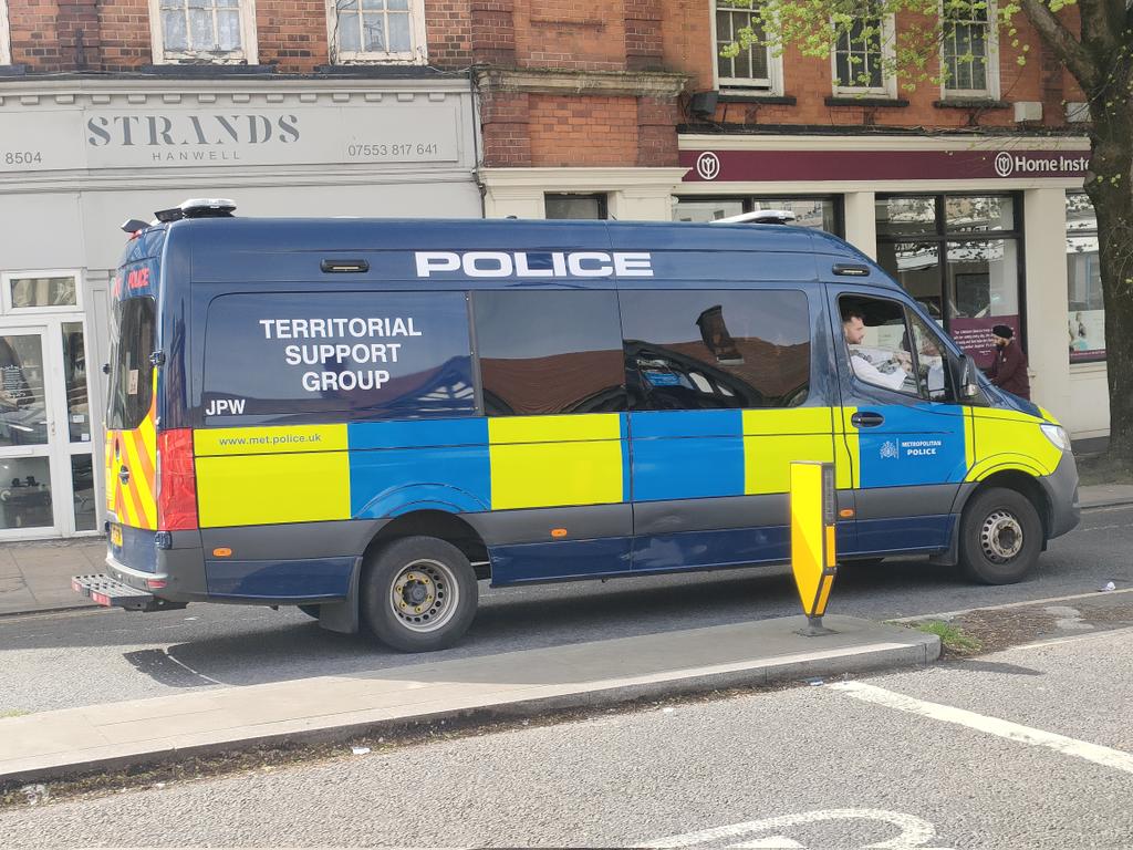 Always very good to see The girls and boys of the TSG. Especially today on our crime ridden section of the Uxbridge Road. Known junkies and thieves in abundance this morning. Twice yesterday, my local pub had thieves in trying to sell nicked meat and......plants!!!🪴🪴🪴