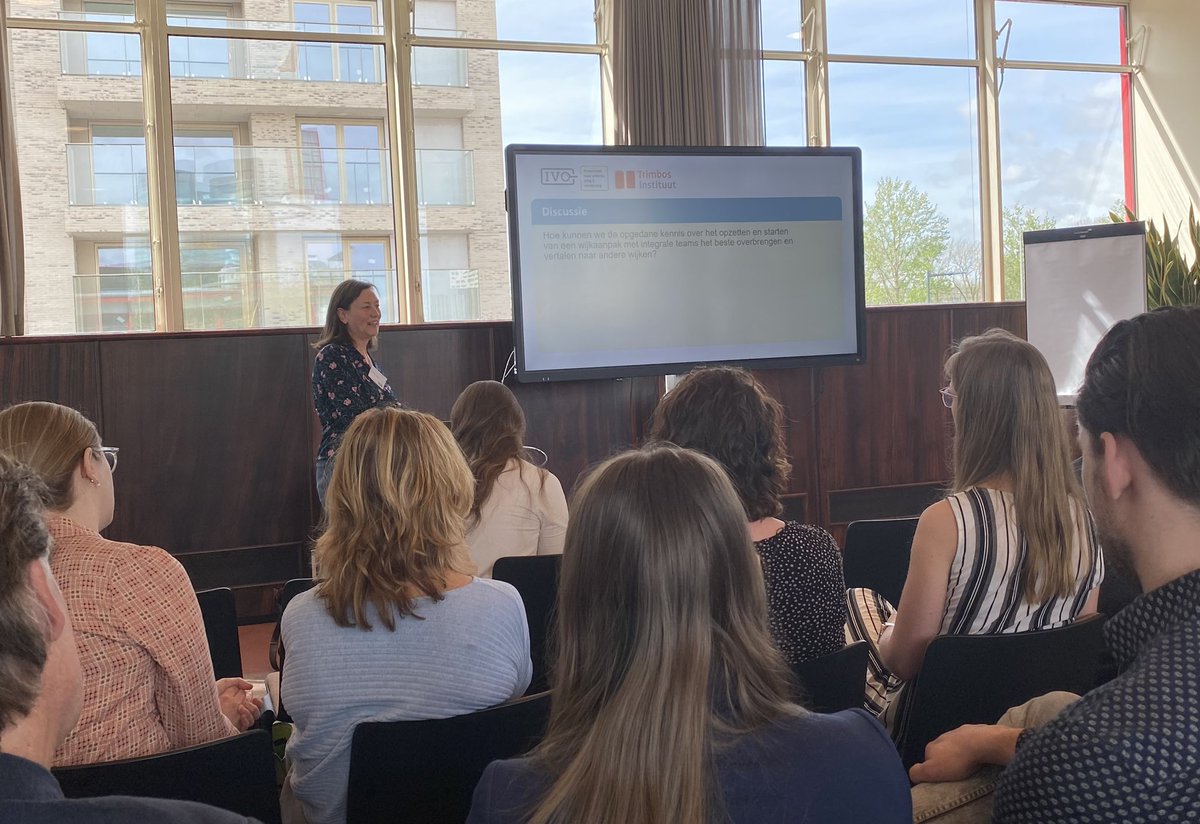 Margot Leegwater vertelt op het #NNvT2024 over het onderzoek rondom de #wijkaanpak Rookvrij Leven voor Iedereen. 

Een mooie samenwerking tussen onder andere <a href="/Trimbos/">Trimbos-instituut</a>, <a href="/IVO_Research/">IVO.nl</a> en <a href="/PharosKennis/">Pharos</a>. 👍