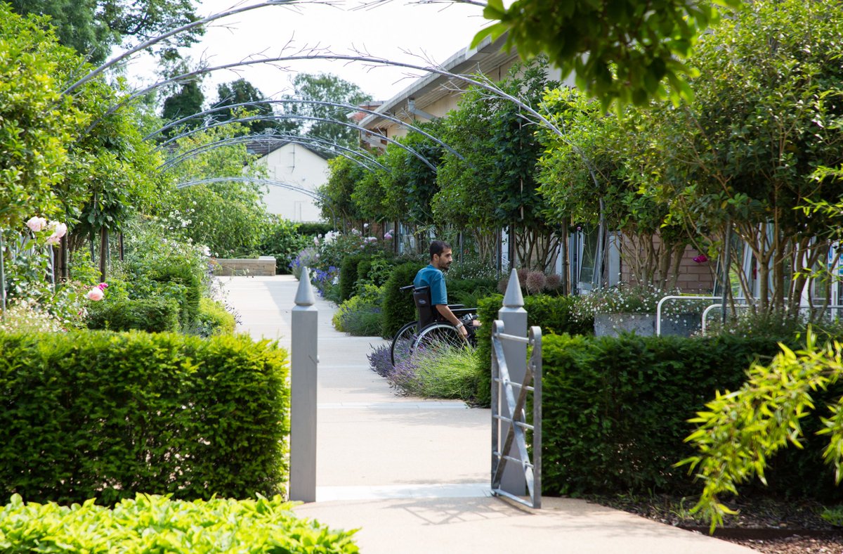 Horatio's Garden are opening, offering members of the public the opportunity to see the garden at RJAH 🌳 There are a series of tours taking place on selected dates, as well as a special opening in support of the National Garden Scheme. More here 👉 rjah.nhs.uk/about-us/news/…