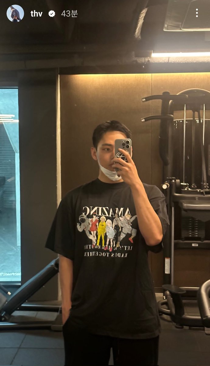 BTStranslation_'s tweet image. BTS V/TAEHYUNG INSTAGRAM STORY 240412

TH: Allegiance 🫡
Is everyone doing well?
I'm working out healthily and also wearing the cool black uniform*
and getting cool training and doing well!
I came on a break for a short time to wish Na PD-nim on his birthday and and spent time…