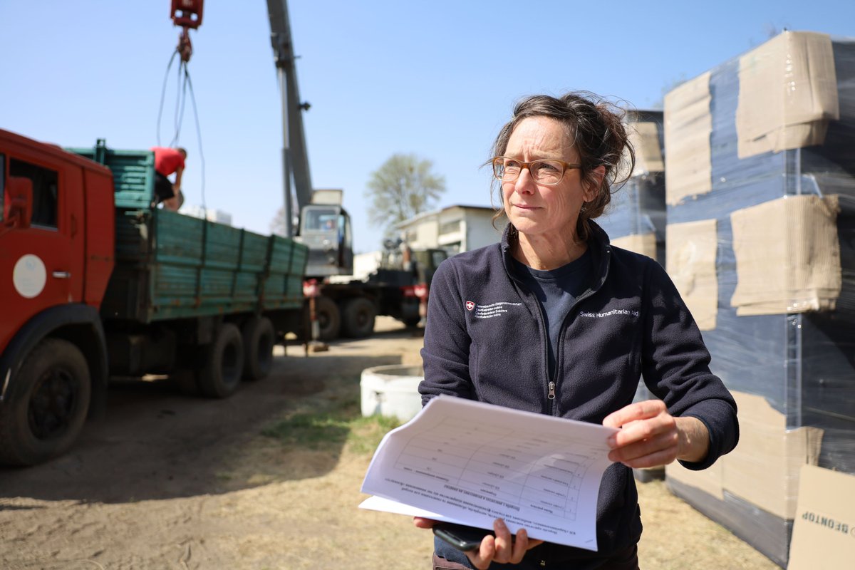 Our team is in #Kharkiv today. The critical energy and civilian infrastructure of the city have been under the constant shelling. Yesterday, electrical equipment and a transformer, donated by 🇨🇭, were delivered to the city to support the uninterrupted water supply to people.