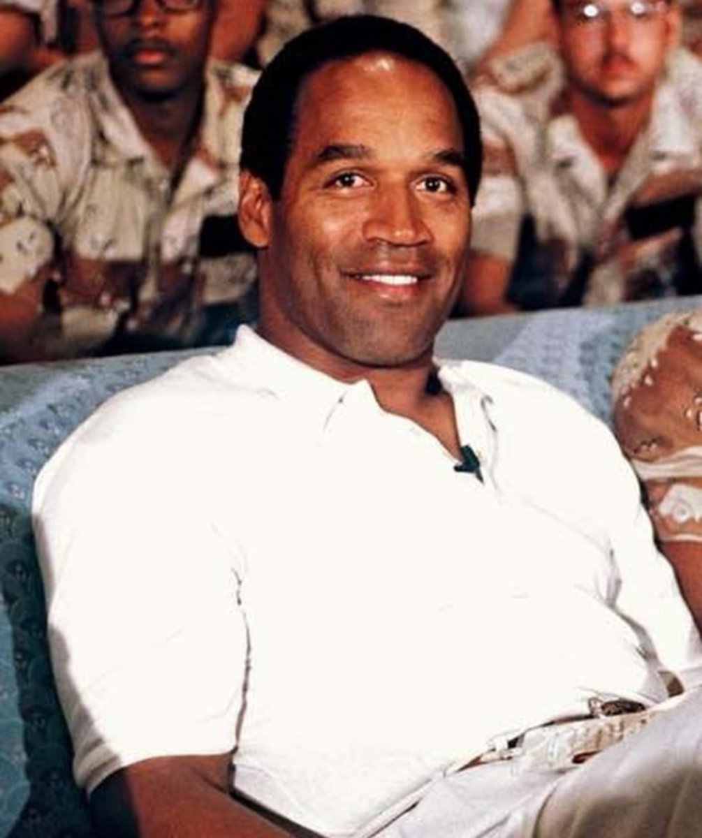 OJ Simpson well known for being an American football player has lost his battle with cancer aged 76. R.I.P💔🕊