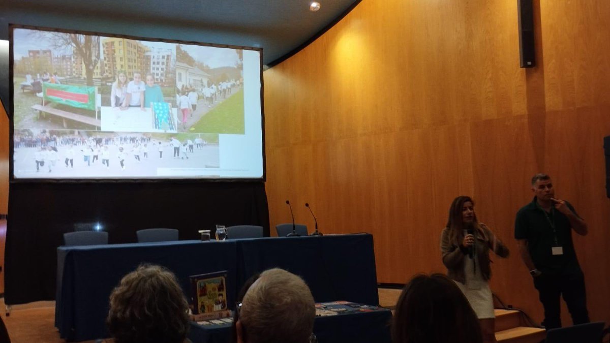 juanffv's tweet photo. Dos centros asturianos. @CpGermanfe Oviedo y el CP Benedicto Bembibre Torre Lada. Han tenido la responsabilidad y el placer de representar a @Educastur y @GobAsturias con sus ponencias en el II Encuentro PROA+ en Gran Canaria. 3600 centros representados de toda España https://t.co/bjYJsdsOVV