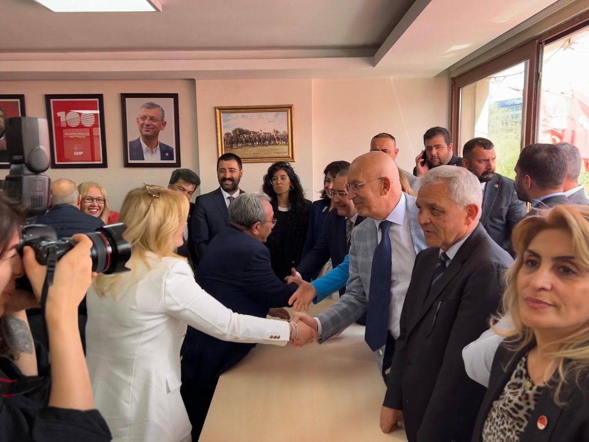 İl Başkanımız Sn. Dr. Ümit Erkol ile birlikte İl Başkanlığımızda siyasi partilerin temsilcilerini bayram hasebiyle ağırladık, ardından büyük Ankara örgütümüzle bayramlaştık.